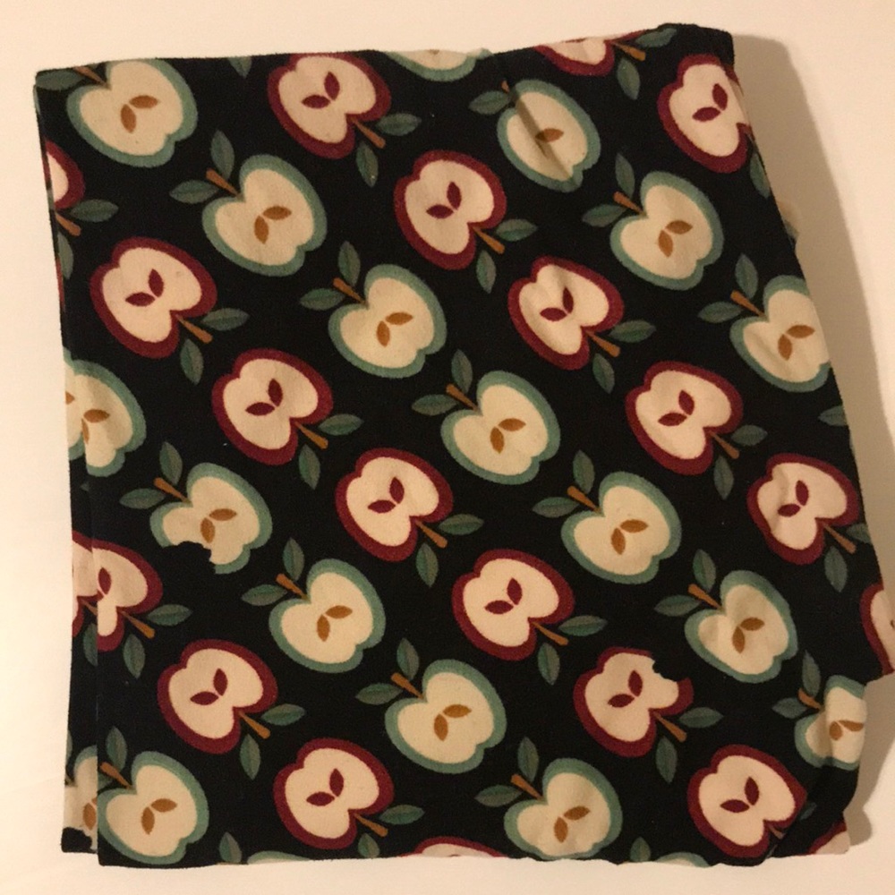 LulaRoe Apple leggings